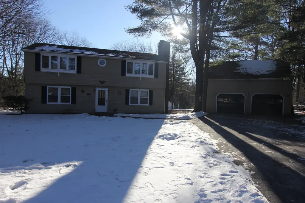 28 Canterbury Lane Turner ME 04282