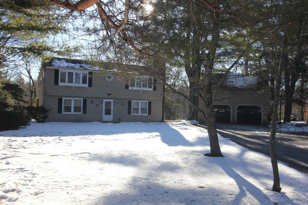28 Canterbury Lane Turner ME 04282