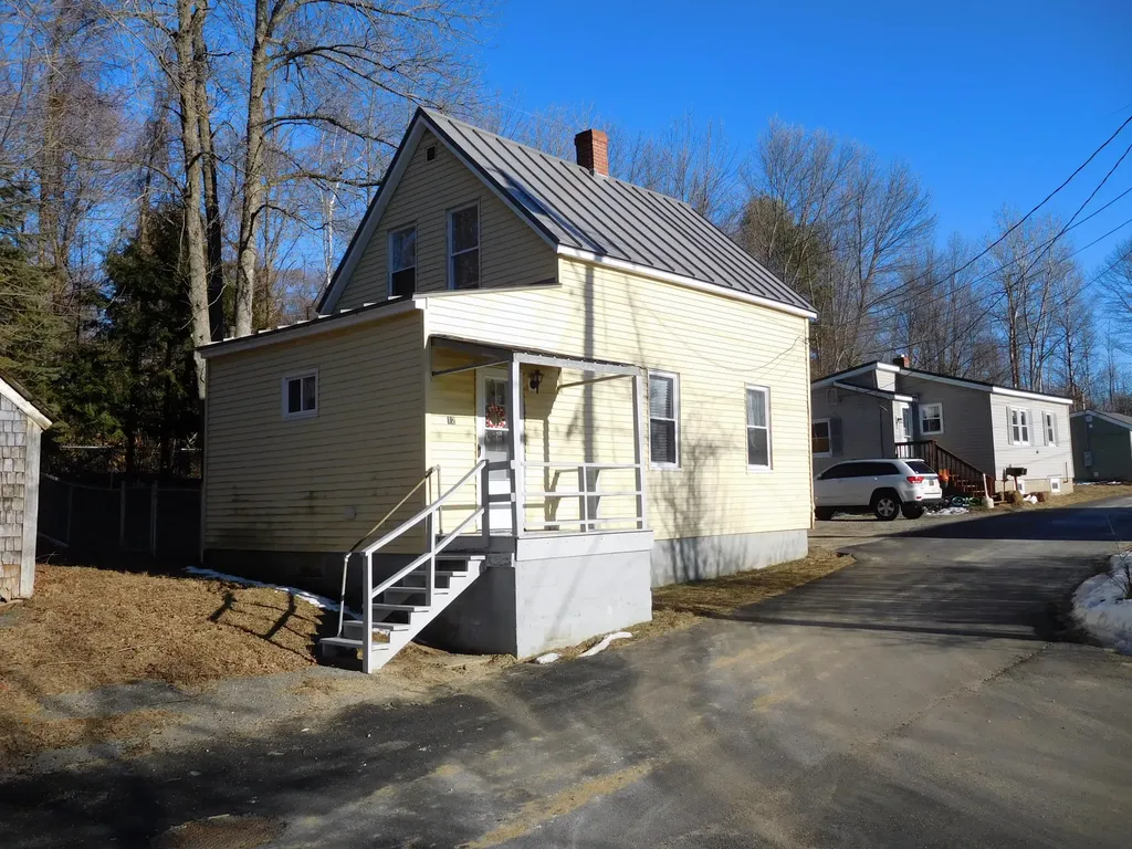 12 Merton Boulevard Lewiston ME 04240