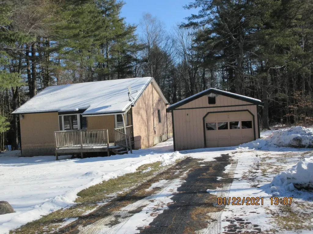 15 Pineview Avenue Glenburn ME 04401