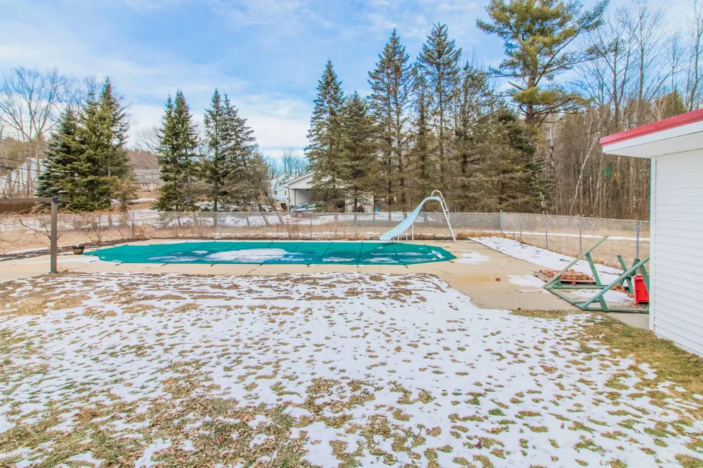 69 Pond Road Lewiston ME 04240