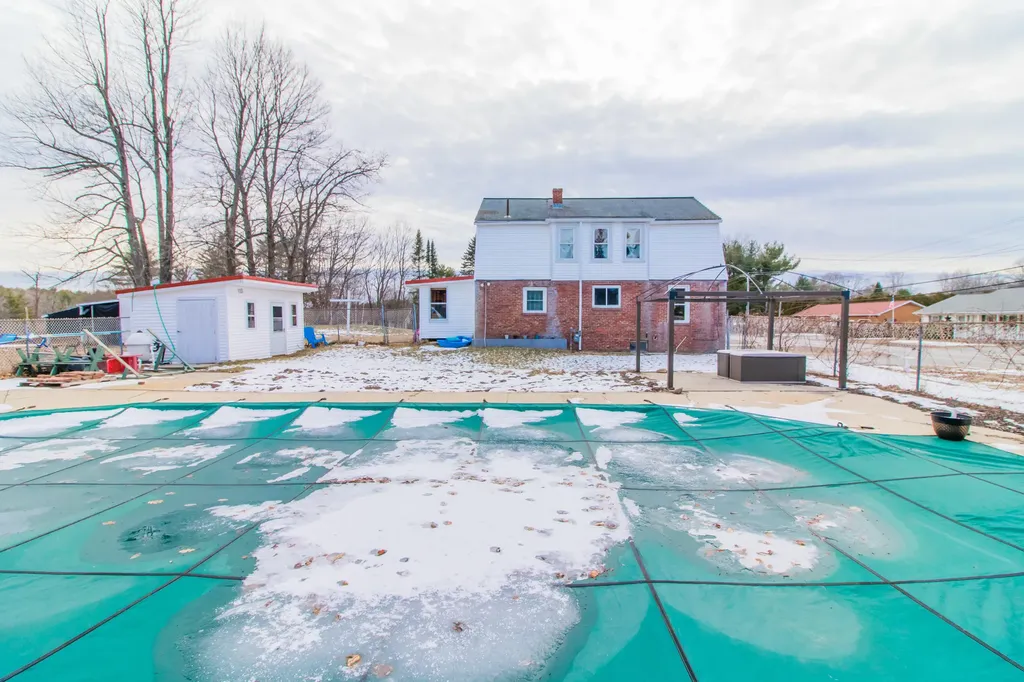 69 Pond Road Lewiston ME 04240