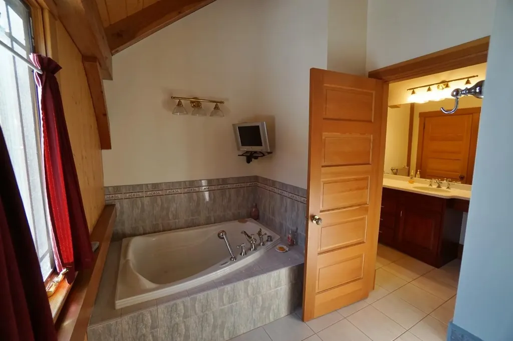 11 Salmon Road Dover-foxcroft ME 04426