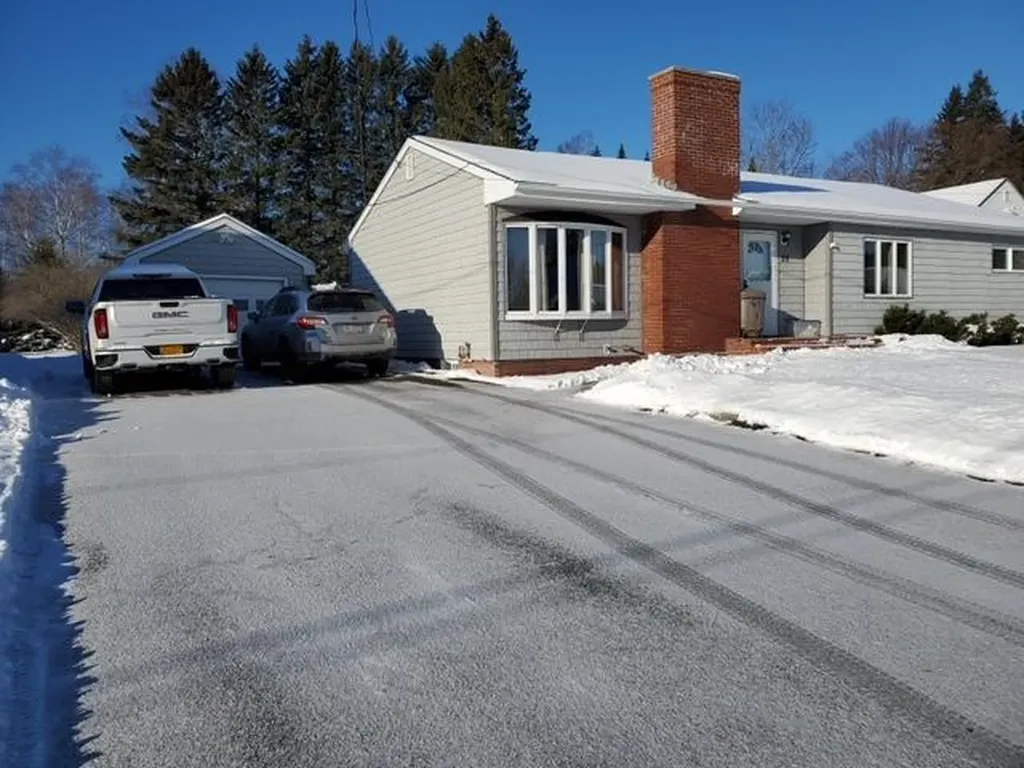 28 Pioneer Avenue Caribou ME 04736