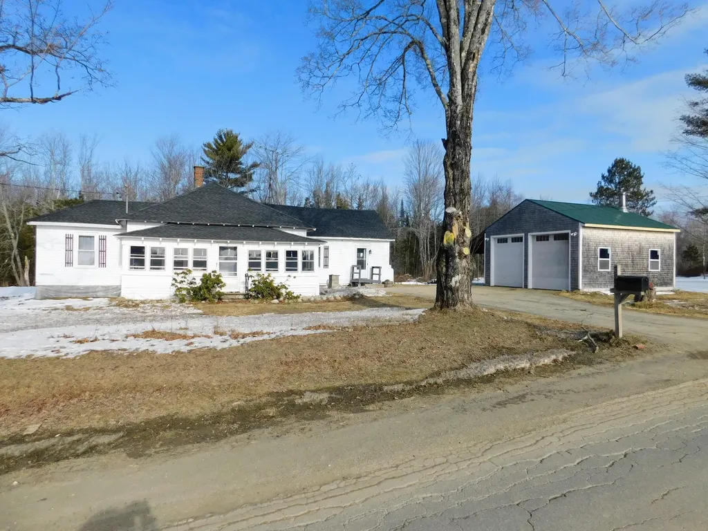 322 E Road Bradford ME 04410