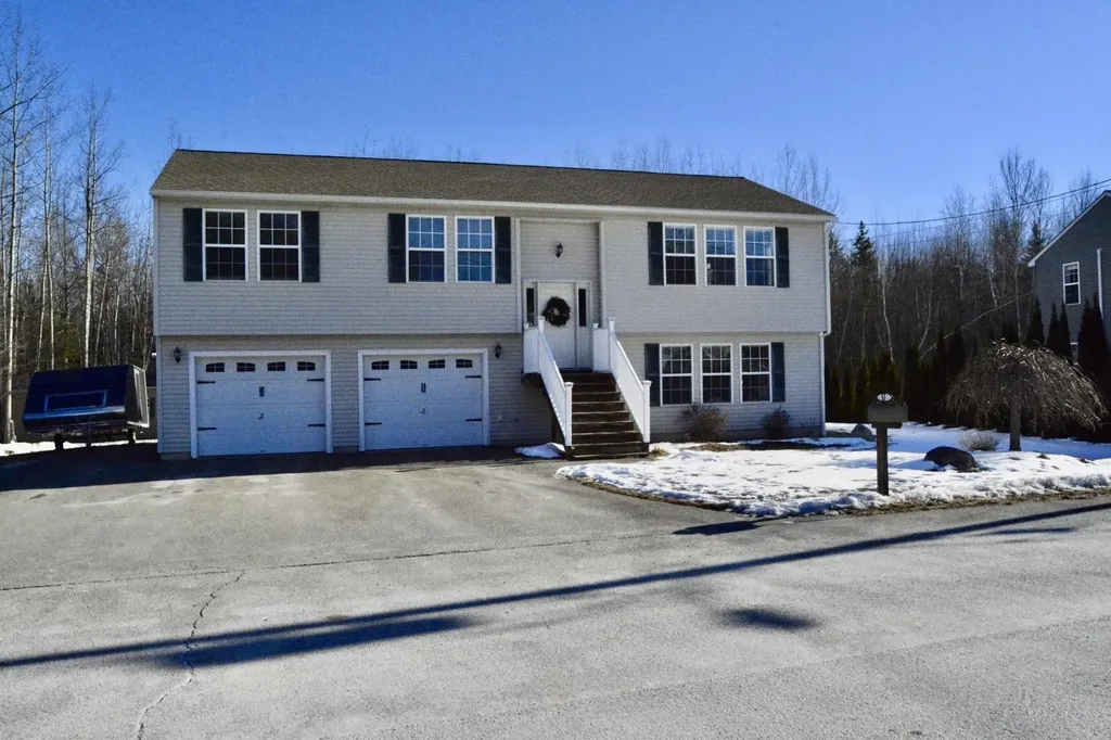 57 Benjamins Way Bangor ME 04401