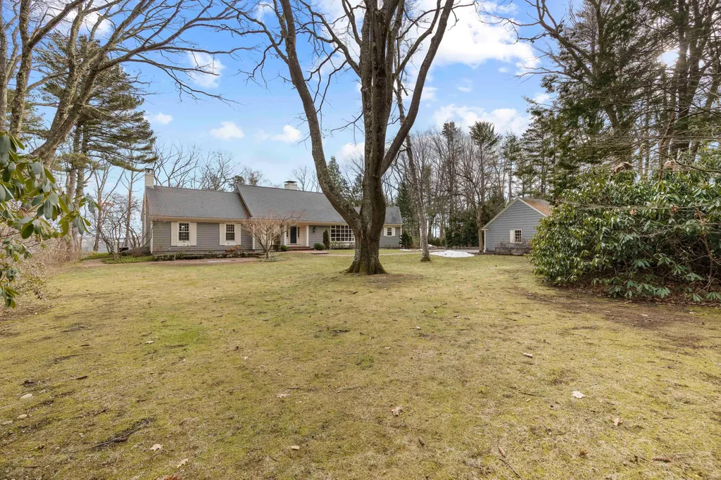 10 Spruce Lane Cumberland ME 04110