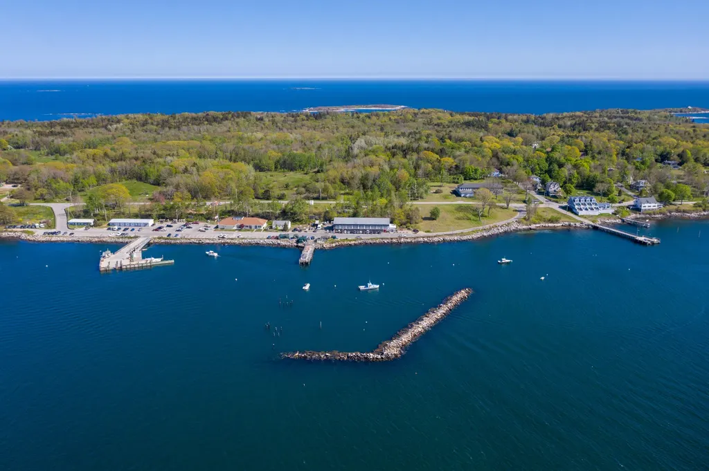 295 Island Avenue Long Island ME 04050