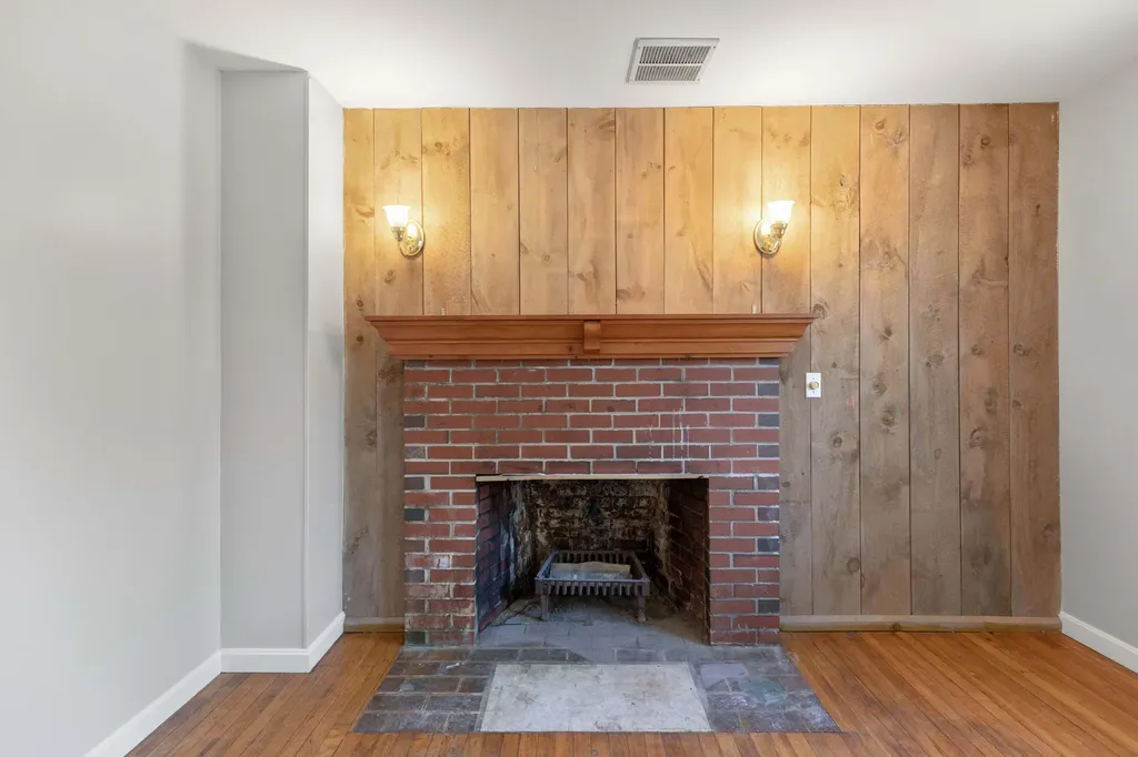 33 Old Ferry Road Wiscasset ME 04578