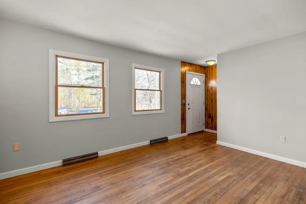33 Old Ferry Road Wiscasset ME 04578