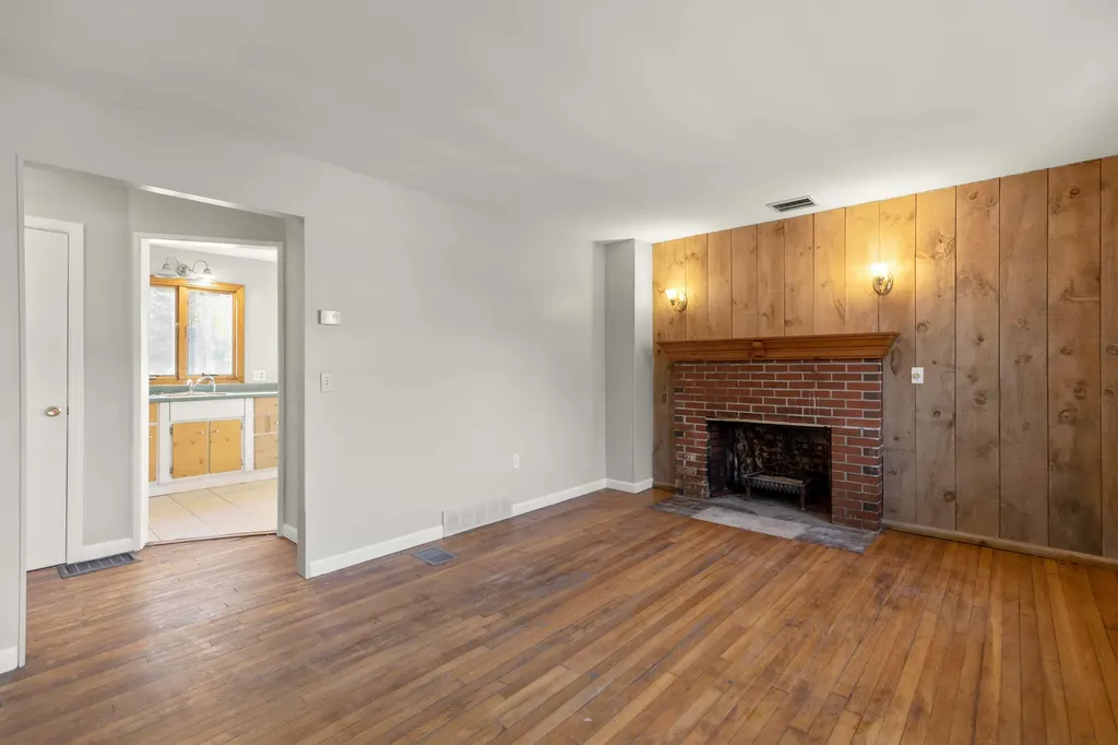33 Old Ferry Road Wiscasset ME 04578