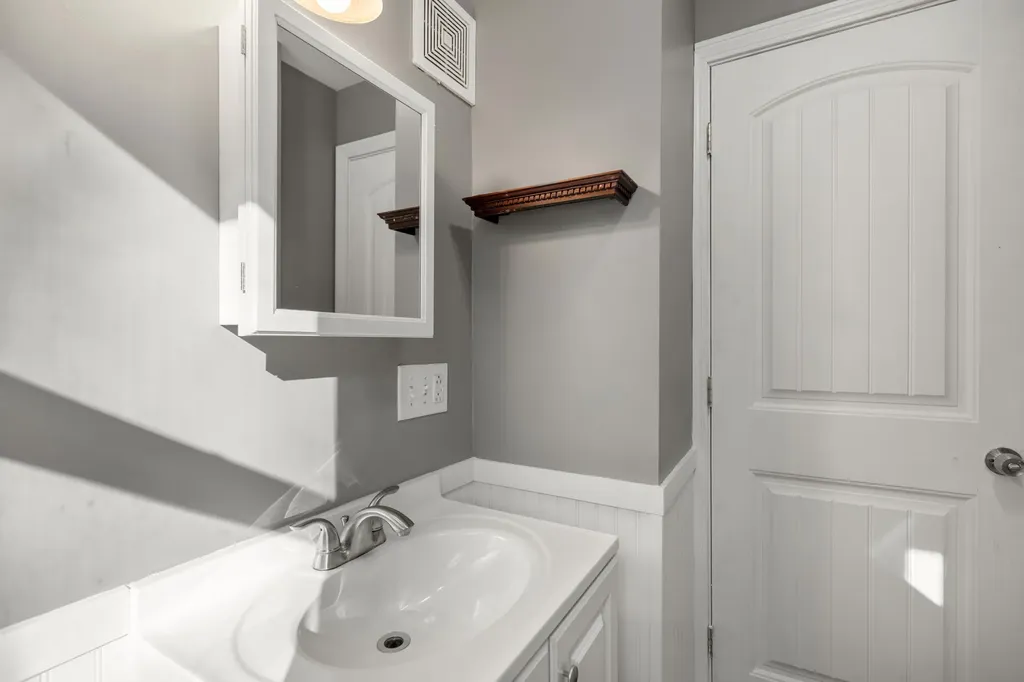 33 Old Ferry Road Wiscasset ME 04578