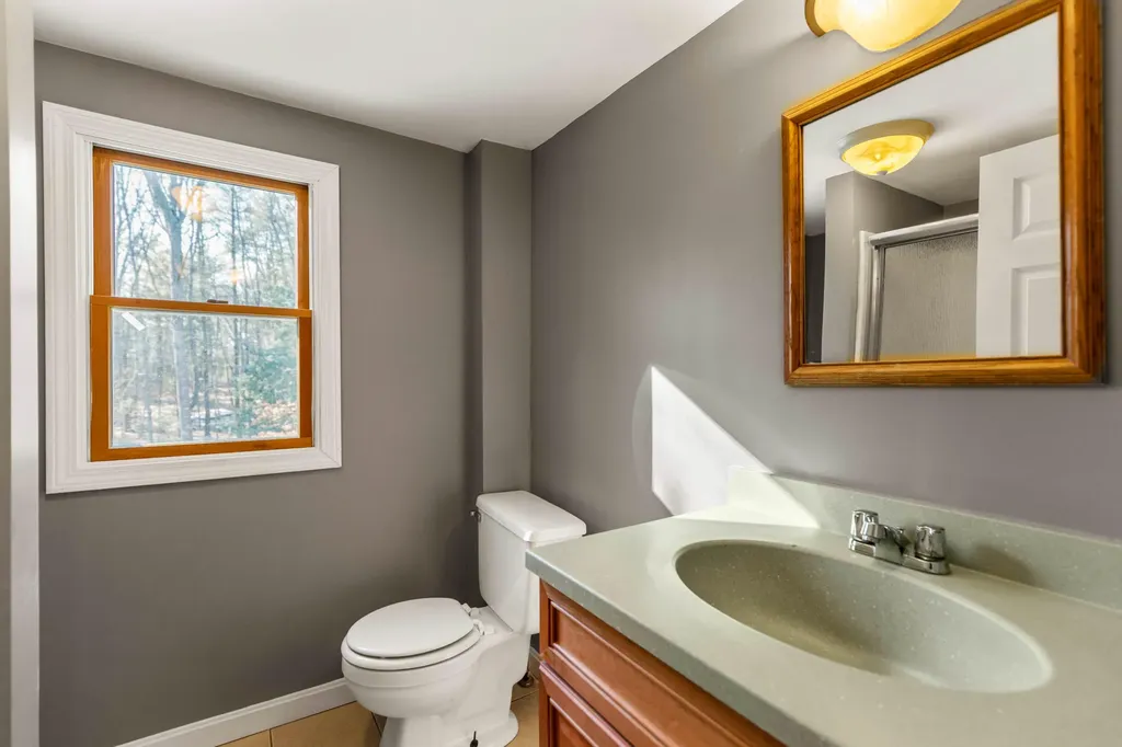 33 Old Ferry Road Wiscasset ME 04578