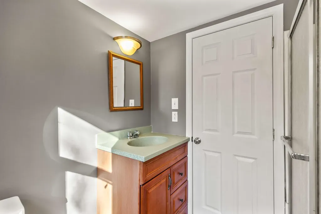 33 Old Ferry Road Wiscasset ME 04578