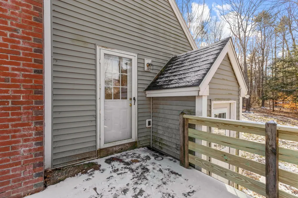 33 Old Ferry Road Wiscasset ME 04578