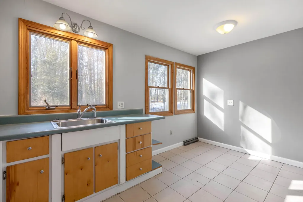 33 Old Ferry Road Wiscasset ME 04578