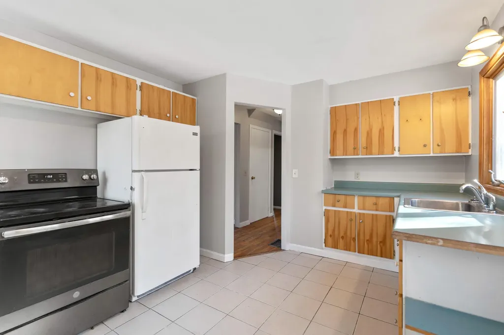 33 Old Ferry Road Wiscasset ME 04578
