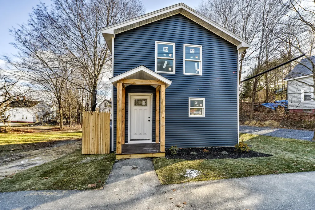22 Harrison Avenue Gardiner ME 04345
