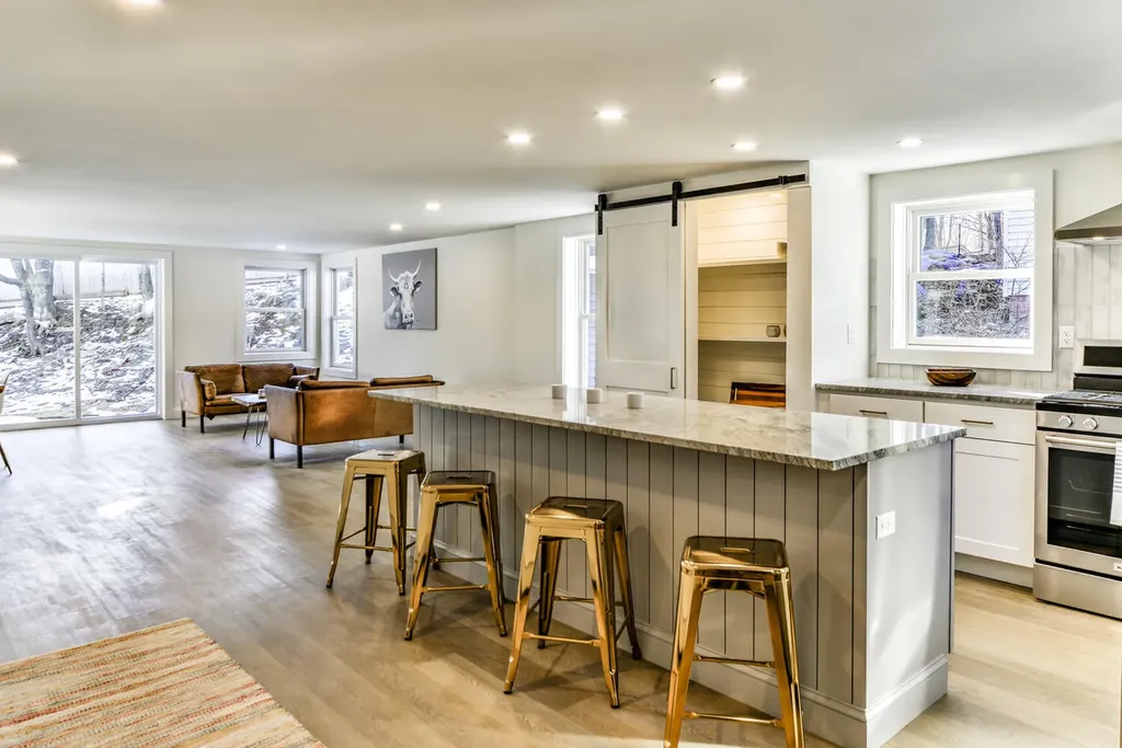 22 Harrison Avenue Gardiner ME 04345