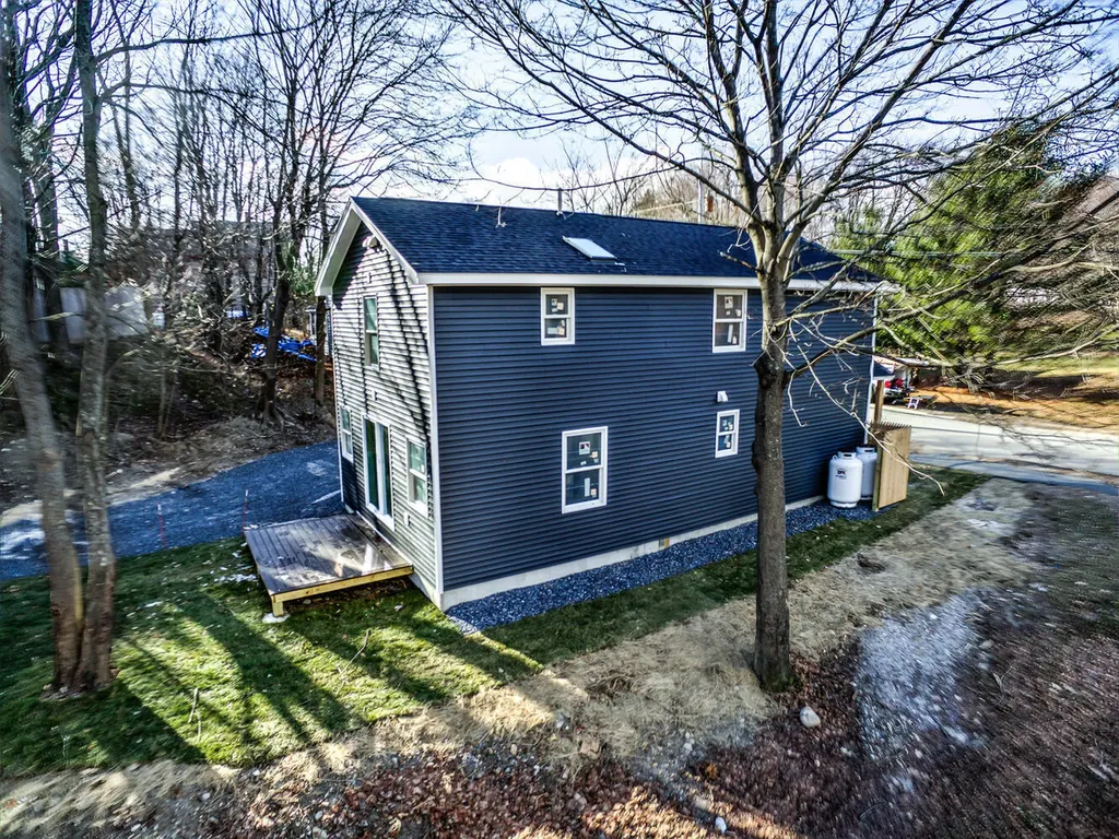 22 Harrison Avenue Gardiner ME 04345