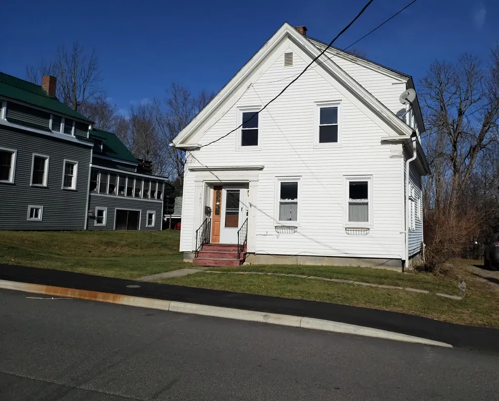 141 Spring Street Gardiner ME 04345
