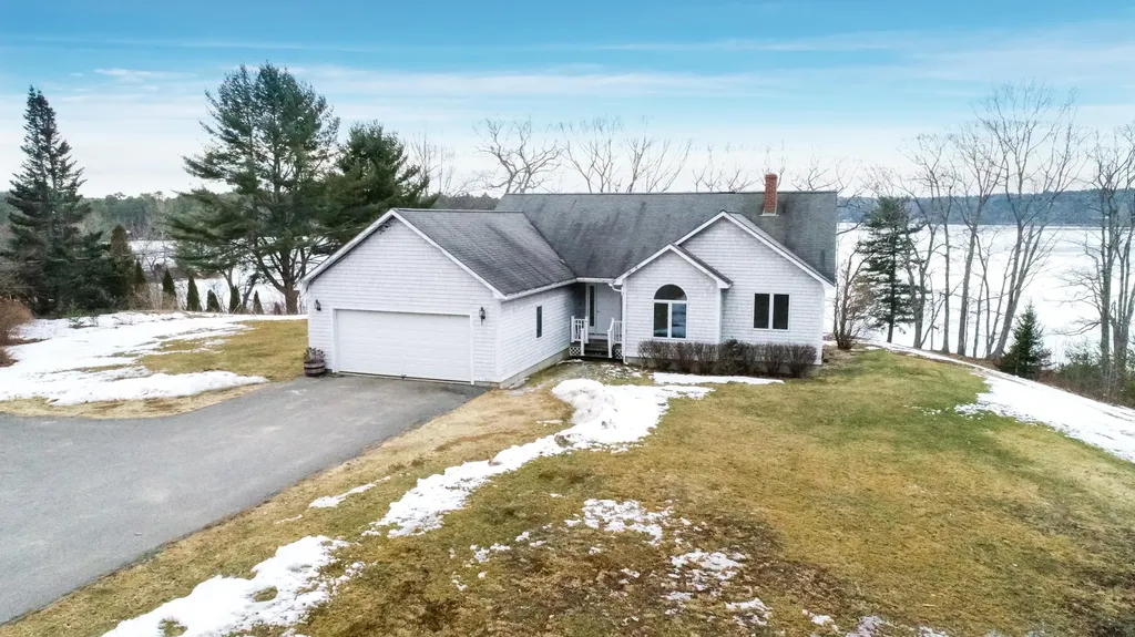 33 Belvedere Road Nobleboro ME 04555