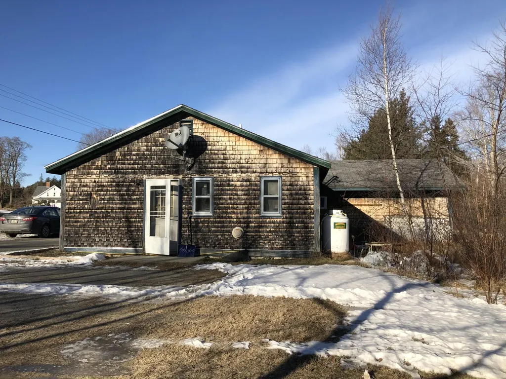 31 Old Airline Road Aurora ME 04408