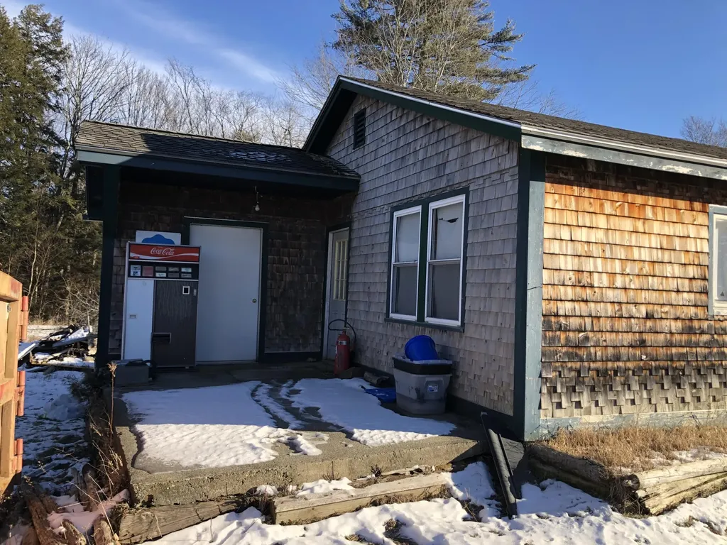 31 Old Airline Road Aurora ME 04408
