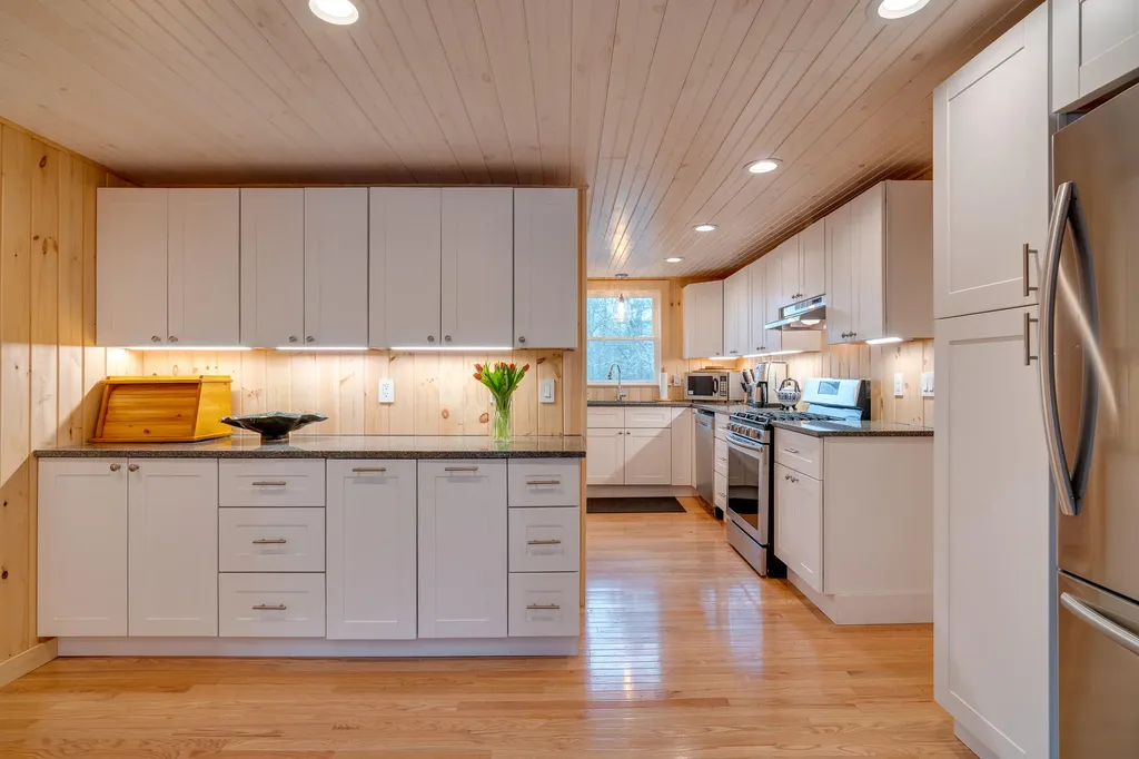 38 Barters Island Road Boothbay ME 04537