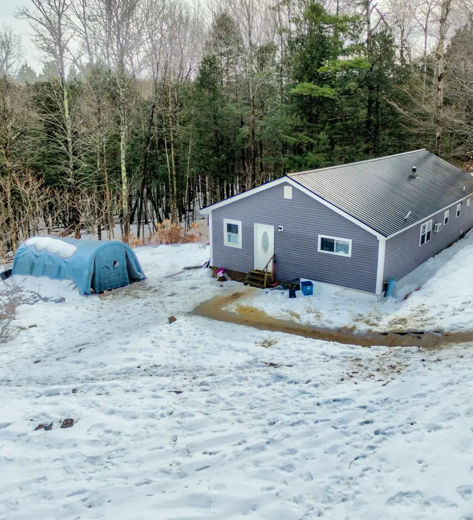 739 Post Road Bowdoinham ME 04008