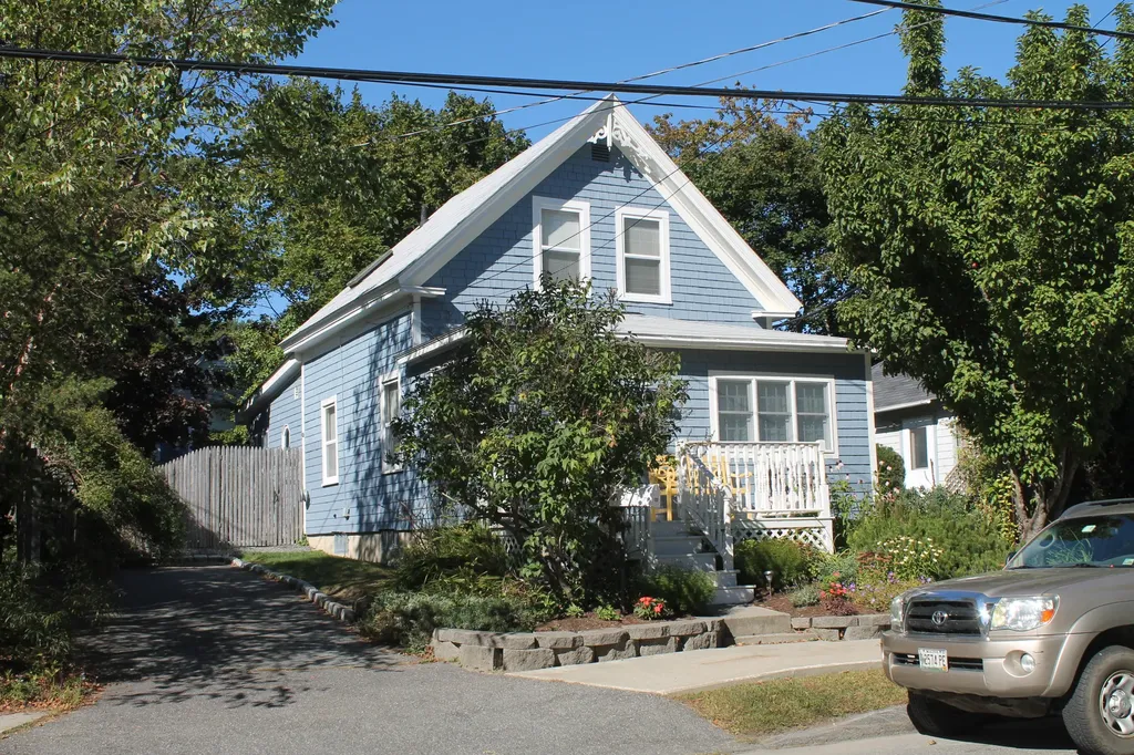 129 Ledgelawn Avenue Bar Harbor ME 04609