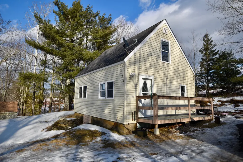1067 Sennebec Road Union ME 04862