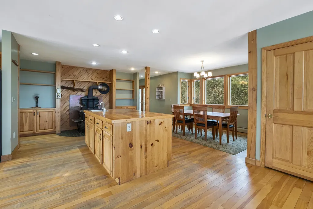 3650 Washington Road Waldoboro ME 04572