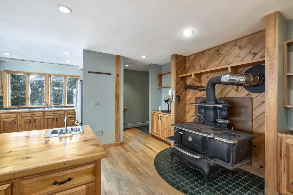 3650 Washington Road Waldoboro ME 04572