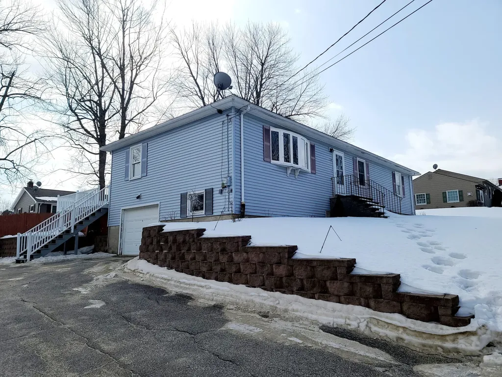 29 Jeannette Avenue Lewiston ME 04240