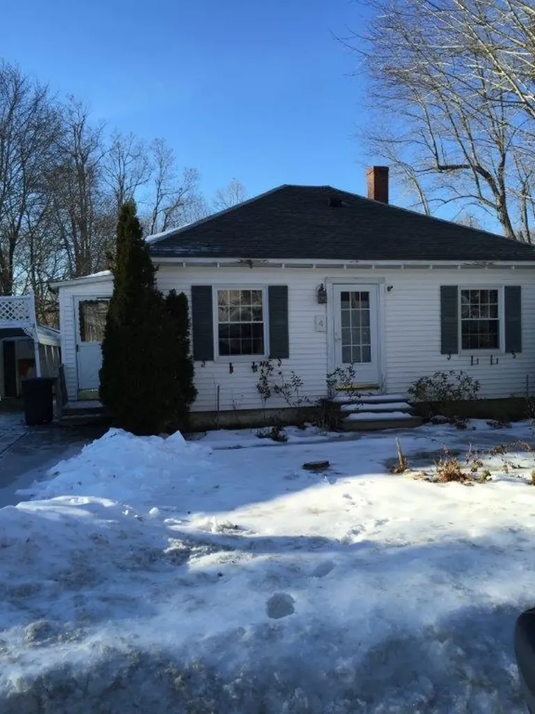 4 Hillcrest Street Gardiner ME 04345