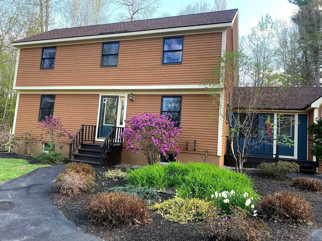 6 Gilbert Drive Manchester ME 04351