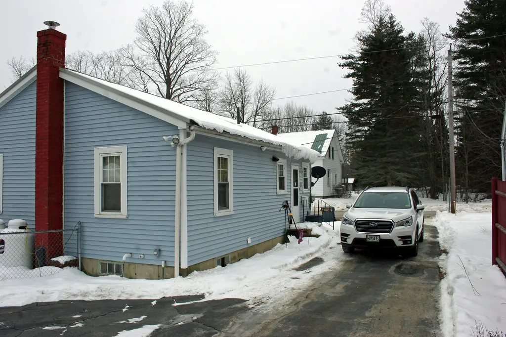 27 Bowman Street Farmingdale ME 04344