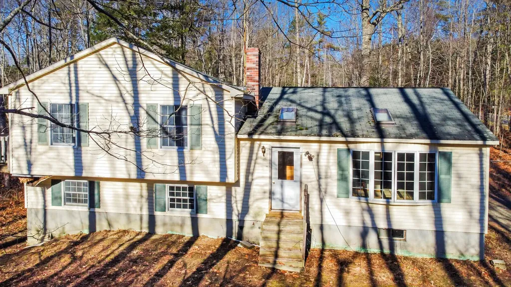 16 Nelson Road Vassalboro ME 04989