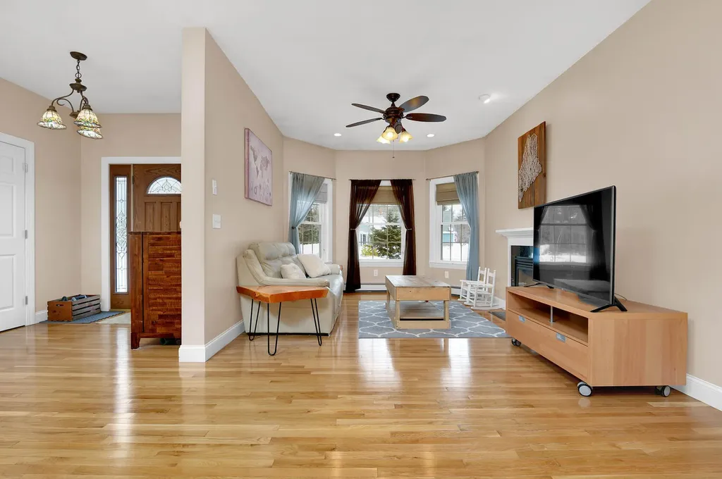 11 Boulder Drive Gray ME 04039
