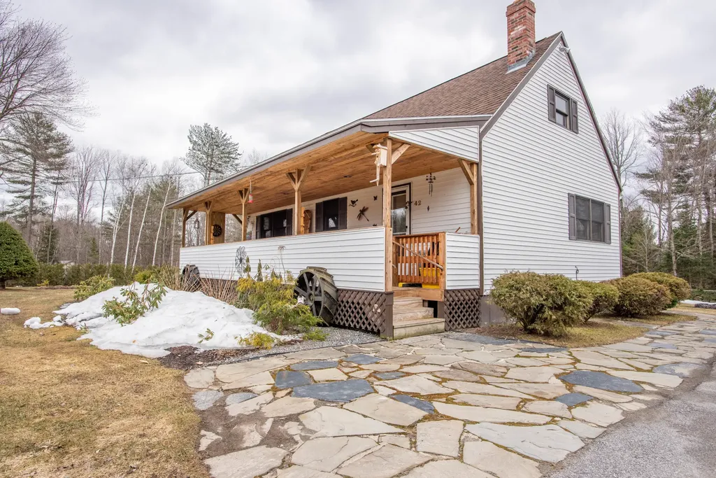 42 Poplar Road Glenburn ME 04401