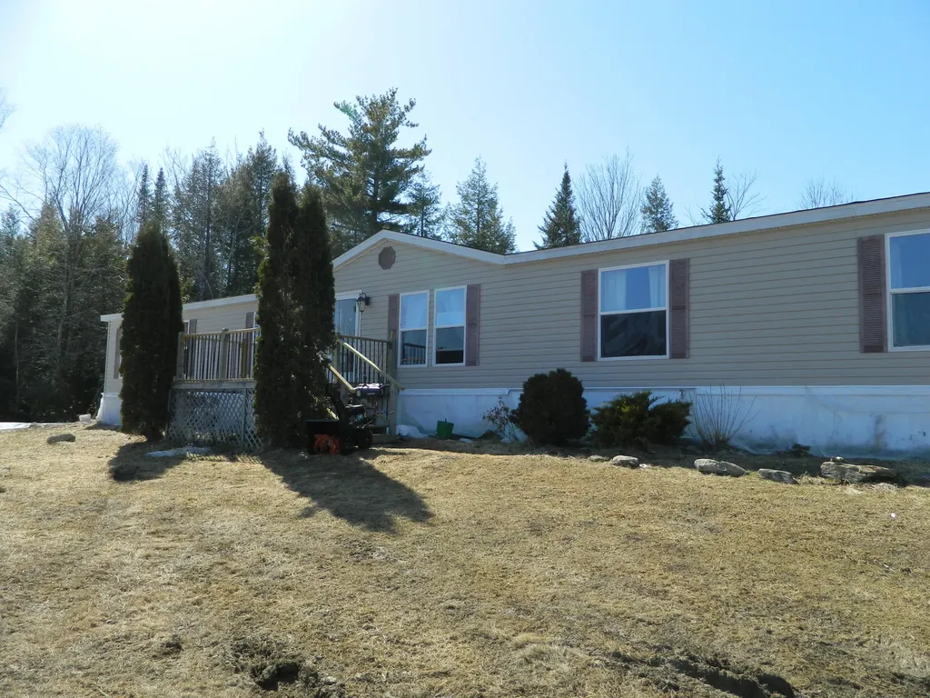 31 Sand Road Newport ME 04953