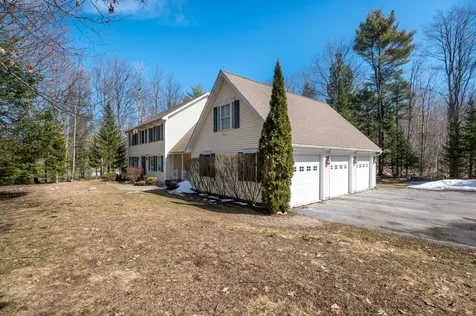 13 Caldwell Circle Lewiston ME 04240