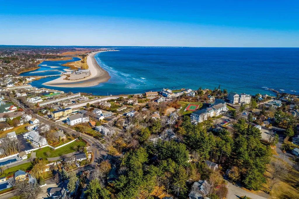 32 Locust Grove Lane Ogunquit ME 03907