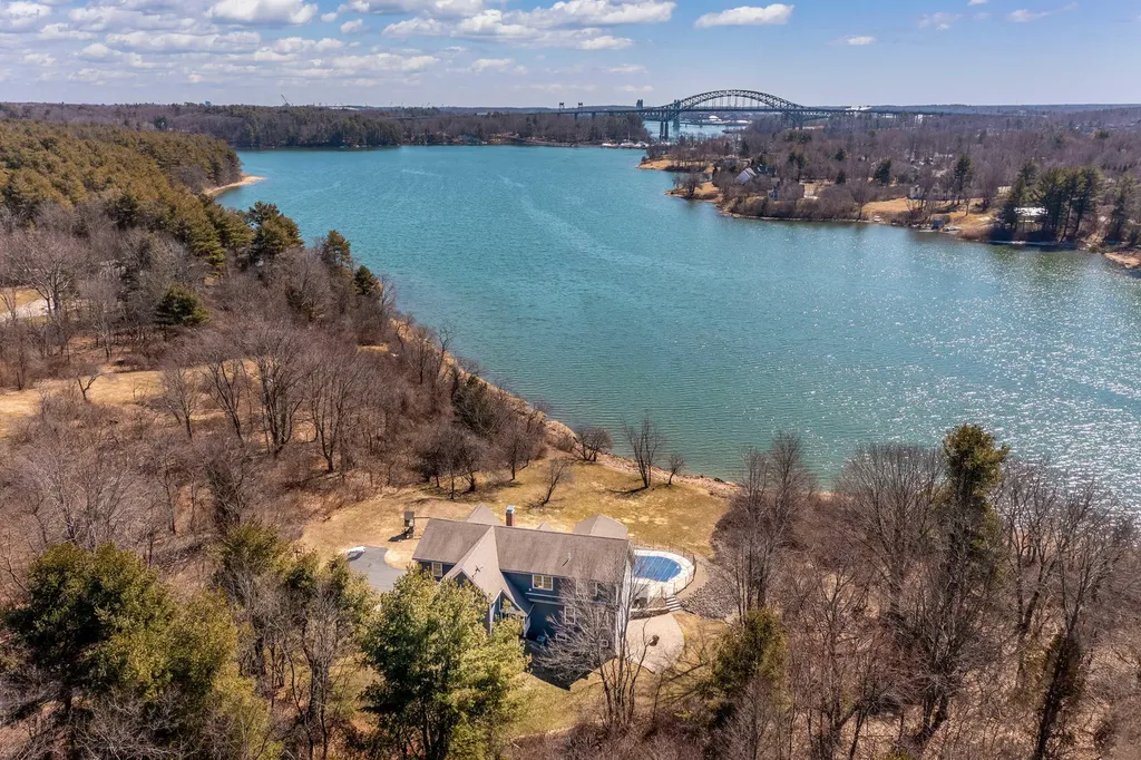 33R Leach Road Kittery ME 03904