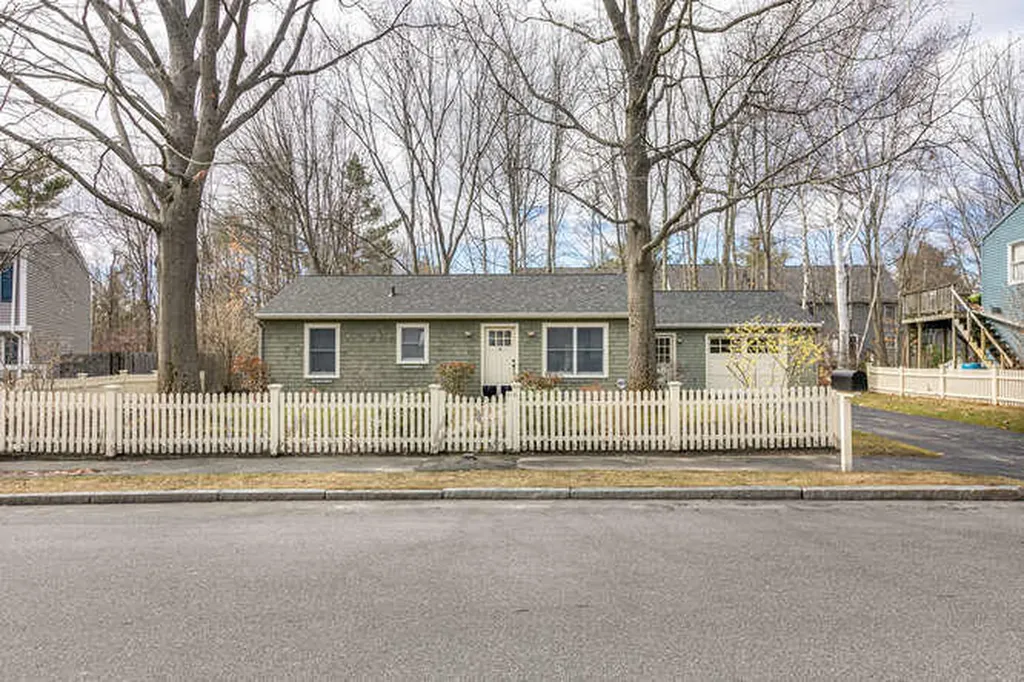 24 Regan Lane Portland ME 04103