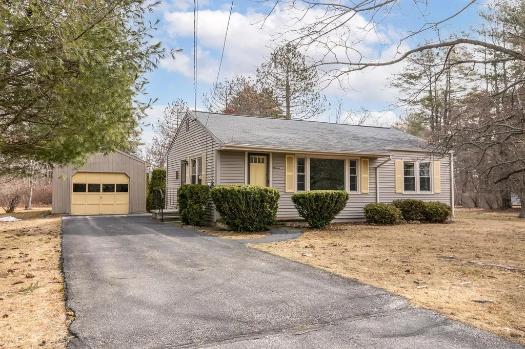 11 Merrill Road Falmouth ME 04105