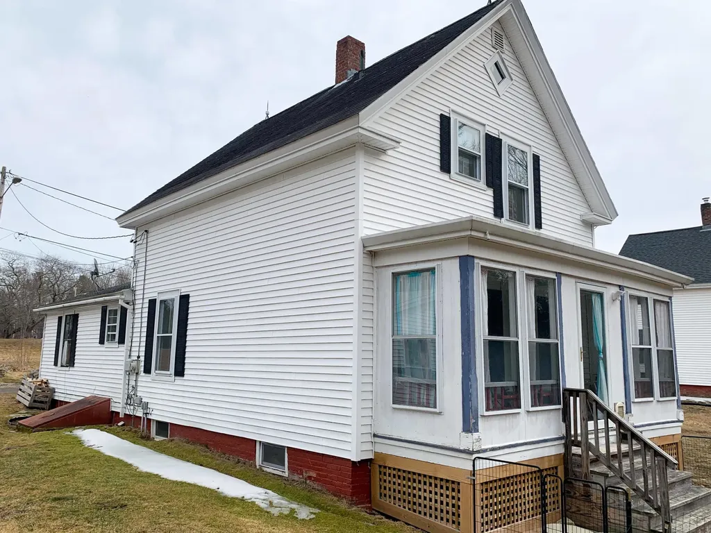8 Jones Avenue Topsham ME 04086