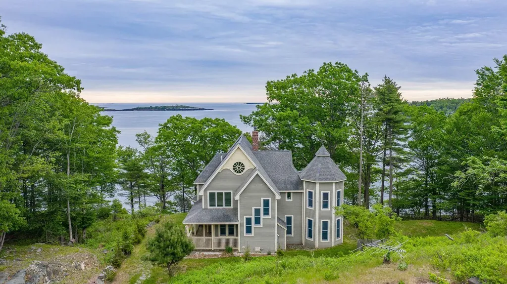 102 East Side Dr, Diamond Cove Portland ME 04109
