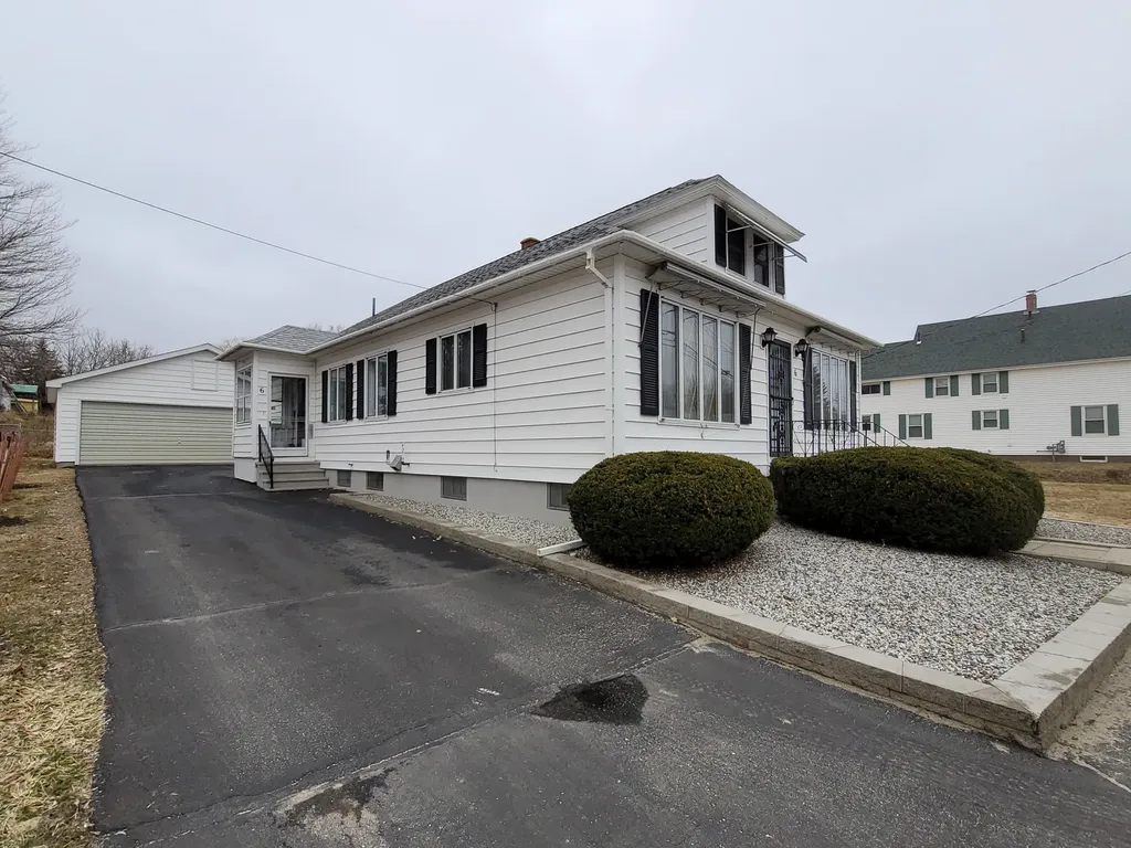 6 Tampa Street Lewiston ME 04240
